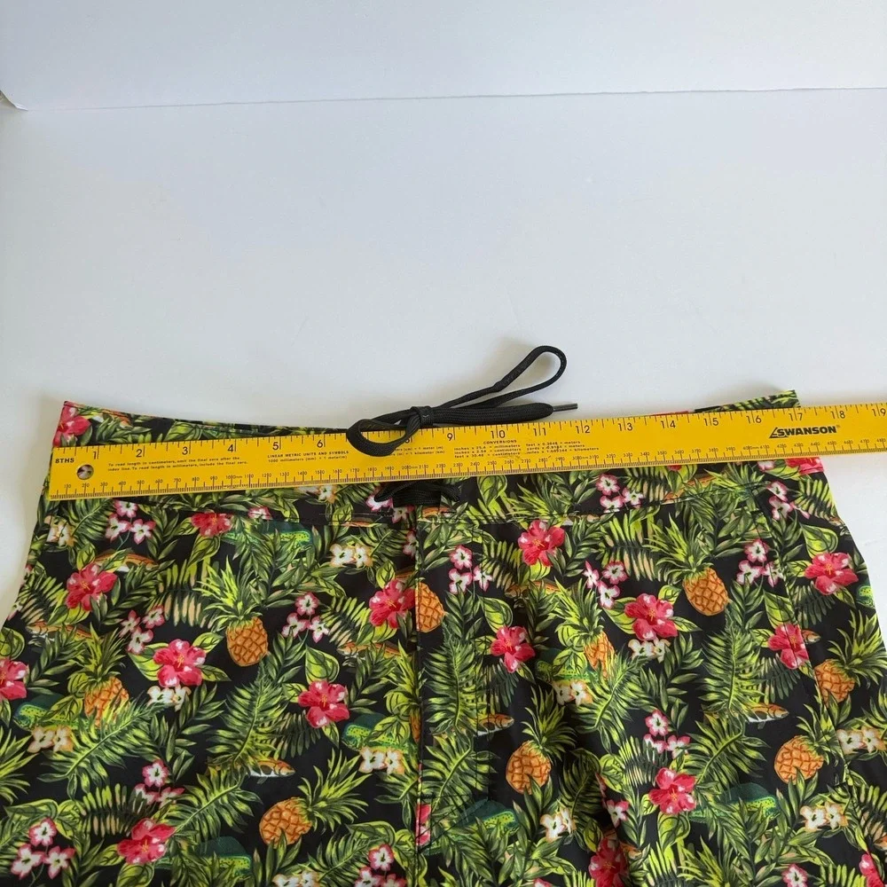 Avid‎ Boardshorts 32 Black All Over Pineapple 10